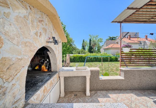 Apartment in Kaštel Lukšic - Apartment in Kaštel Lukšić with Terrace, Air condition, WIFI, Washing machine (5107-3) Apartment in Kaštel Lukšic - Apartment in Kaštel Lukšić with Terrace, Air condition, WIFI, Washing machine (5107-3)