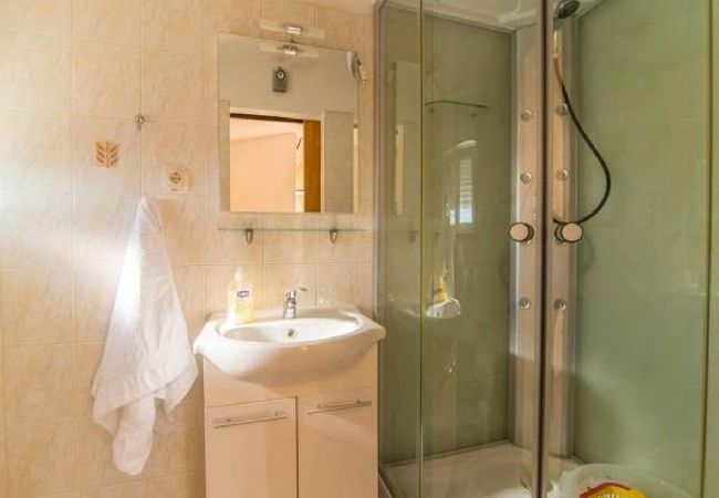 Studio in Dugi Rat - Studio apartment in Dugi Rat with Seaview, Balcony, Air condition, WIFI (5113-2) Studio in Dugi Rat - Studio apartment in Dugi Rat with Seaview, Balcony, Air condition, WIFI (5113-2)