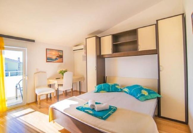 Studio in Dugi Rat - Studio apartment in Dugi Rat with Seaview, Balcony, Air condition, WIFI (5113-2) Studio in Dugi Rat - Studio apartment in Dugi Rat with Seaview, Balcony, Air condition, WIFI (5113-2)