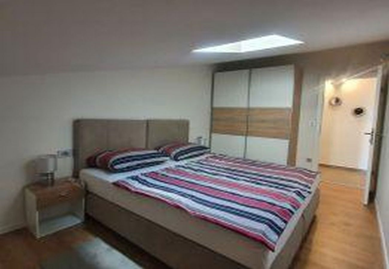 Apartment in Vrvari - Apartment in Vrvari with Terrace, WIFI, Washing machine (664-5)