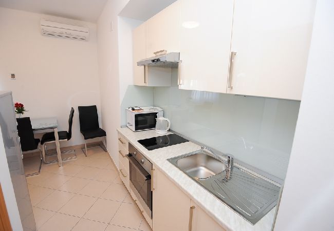 Apartment in Podstrana - Apartment in Podstrana-Sv.Martin with Terrace, Air condition, WIFI, Washing machine (5117-5) Apartment in Podstrana - Apartment in Podstrana-Sv.Martin with Terrace, Air condition, WIFI, Washing machine (5117-5)