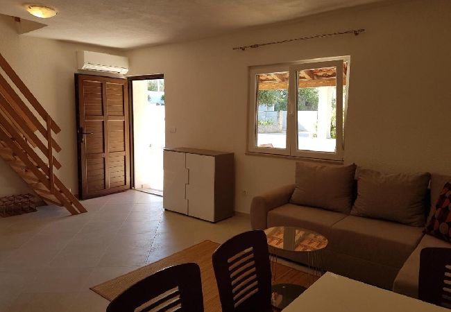 House in Milna - Holiday Home in Milna with Terrace, Air condition, WIFI, Washing machine (5123-1) House in Milna - Holiday Home in Milna with Terrace, Air condition, WIFI, Washing machine (5123-1)