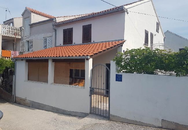 House in Milna - Holiday Home in Milna with Terrace, Air condition, WIFI, Washing machine (5123-1) House in Milna - Holiday Home in Milna with Terrace, Air condition, WIFI, Washing machine (5123-1)