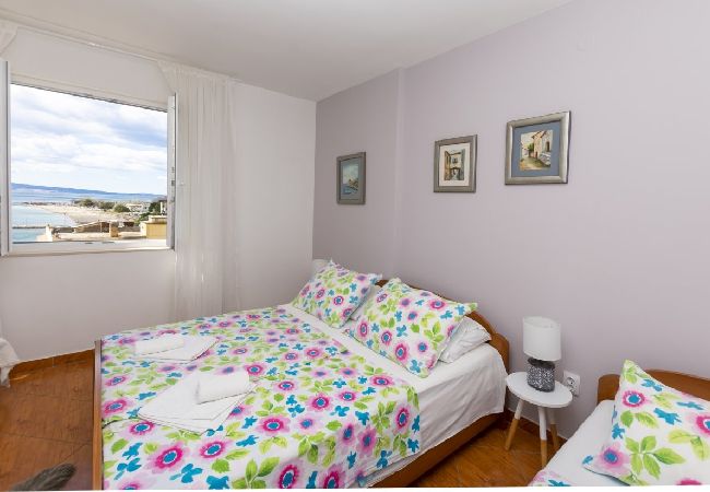 Apartment in Omiš - Apartment in Omiš with Seaview, Loggia, Air condition, WIFI (5129-4) Apartment in Omiš - Apartment in Omiš with Seaview, Loggia, Air condition, WIFI (5129-4)