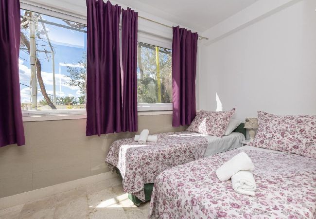 Apartment in Omiš - Apartment in Omiš with Terrace, Air condition, WIFI, Washing machine (5129-1) Apartment in Omiš - Apartment in Omiš with Terrace, Air condition, WIFI, Washing machine (5129-1)