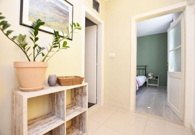 Apartment in Omiš - Apartment in Omiš with Terrace, Air condition, WIFI, Washing machine (5129-1) Apartment in Omiš - Apartment in Omiš with Terrace, Air condition, WIFI, Washing machine (5129-1)