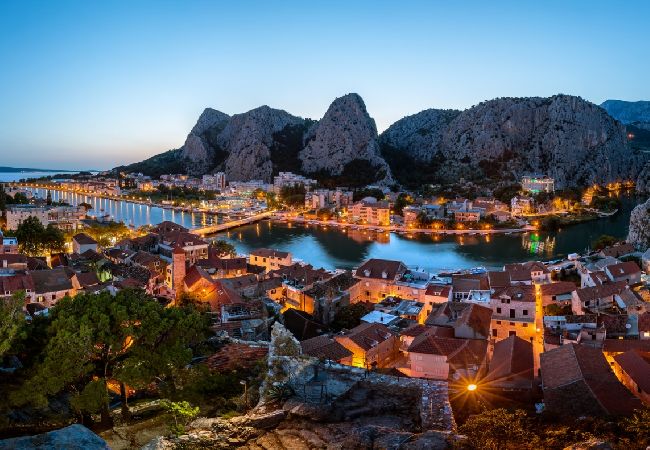 Apartment in Omiš - Apartment in Omiš with Terrace, Air condition, WIFI, Washing machine (5129-1) Apartment in Omiš - Apartment in Omiš with Terrace, Air condition, WIFI, Washing machine (5129-1)