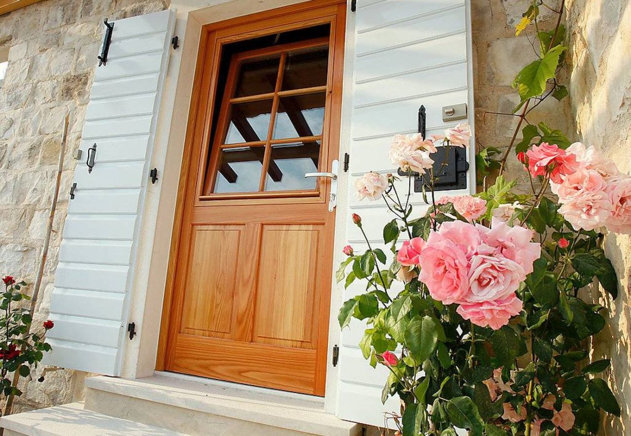 House in Dugi Rat - Holiday Home in Sumpetar Jesenice with Seaview, Terrace, Air condition, WIFI (5133-1) House in Dugi Rat - Holiday Home in Sumpetar Jesenice with Seaview, Terrace, Air condition, WIFI (5133-1)