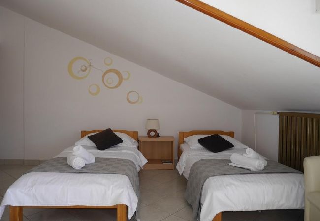 Studio in Dugi Rat - Studio apartment in Dugi Rat with Seaview, Balcony, Air condition, WIFI (5132-5) Studio in Dugi Rat - Studio apartment in Dugi Rat with Seaview, Balcony, Air condition, WIFI (5132-5)