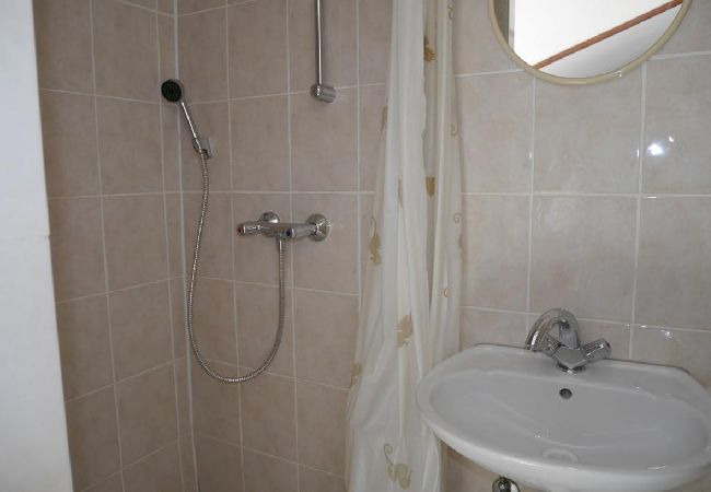 Studio in Dugi Rat - Studio apartment in Dugi Rat with Seaview, Balcony, Air condition, WIFI (5132-5) Studio in Dugi Rat - Studio apartment in Dugi Rat with Seaview, Balcony, Air condition, WIFI (5132-5)