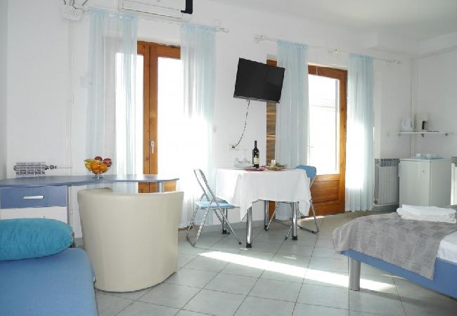 Studio in Dugi Rat - Studio apartment in Dugi Rat with Seaview, Balcony, Air condition, WIFI (5132-3) Studio in Dugi Rat - Studio apartment in Dugi Rat with Seaview, Balcony, Air condition, WIFI (5132-3)