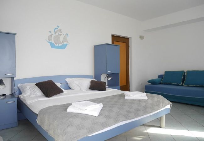 Studio in Dugi Rat - Studio apartment in Dugi Rat with Seaview, Balcony, Air condition, WIFI (5132-3) Studio in Dugi Rat - Studio apartment in Dugi Rat with Seaview, Balcony, Air condition, WIFI (5132-3)