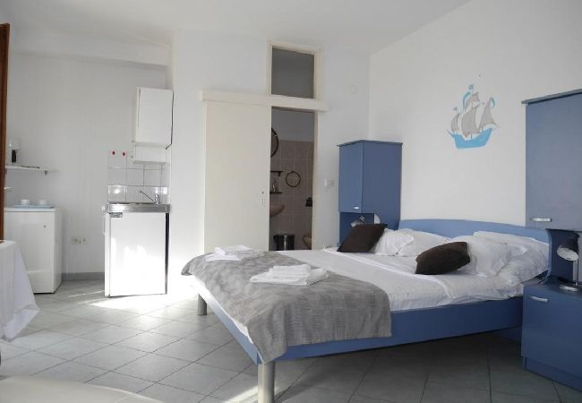 Studio in Dugi Rat - Studio apartment in Dugi Rat with Seaview, Balcony, Air condition, WIFI (5132-3) Studio in Dugi Rat - Studio apartment in Dugi Rat with Seaview, Balcony, Air condition, WIFI (5132-3)