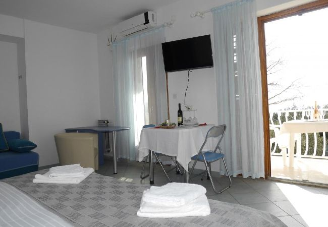 Studio in Dugi Rat - Studio apartment in Dugi Rat with Seaview, Balcony, Air condition, WIFI (5132-3) Studio in Dugi Rat - Studio apartment in Dugi Rat with Seaview, Balcony, Air condition, WIFI (5132-3)