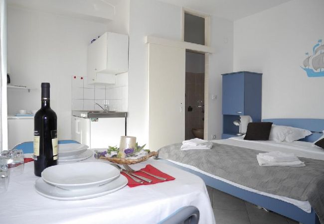 Studio in Dugi Rat - Studio apartment in Dugi Rat with Seaview, Balcony, Air condition, WIFI (5132-3) Studio in Dugi Rat - Studio apartment in Dugi Rat with Seaview, Balcony, Air condition, WIFI (5132-3)