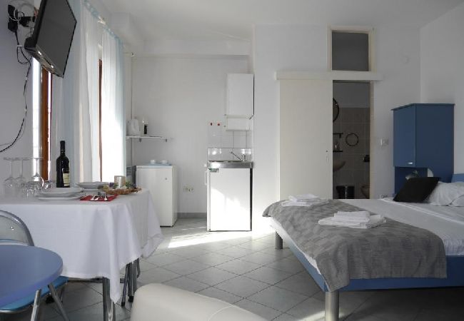 Studio in Dugi Rat - Studio apartment in Dugi Rat with Seaview, Balcony, Air condition, WIFI (5132-3) Studio in Dugi Rat - Studio apartment in Dugi Rat with Seaview, Balcony, Air condition, WIFI (5132-3)