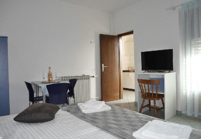 Apartment in Dugi Rat - Apartment in Dugi Rat with Seaview, Balcony, Air condition, WIFI (5132-4) Apartment in Dugi Rat - Apartment in Dugi Rat with Seaview, Balcony, Air condition, WIFI (5132-4)