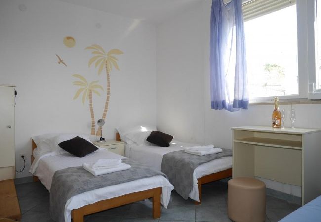 Apartment in Dugi Rat - Apartment in Dugi Rat with Seaview, Balcony, Air condition, WIFI (5132-1) Apartment in Dugi Rat - Apartment in Dugi Rat with Seaview, Balcony, Air condition, WIFI (5132-1)