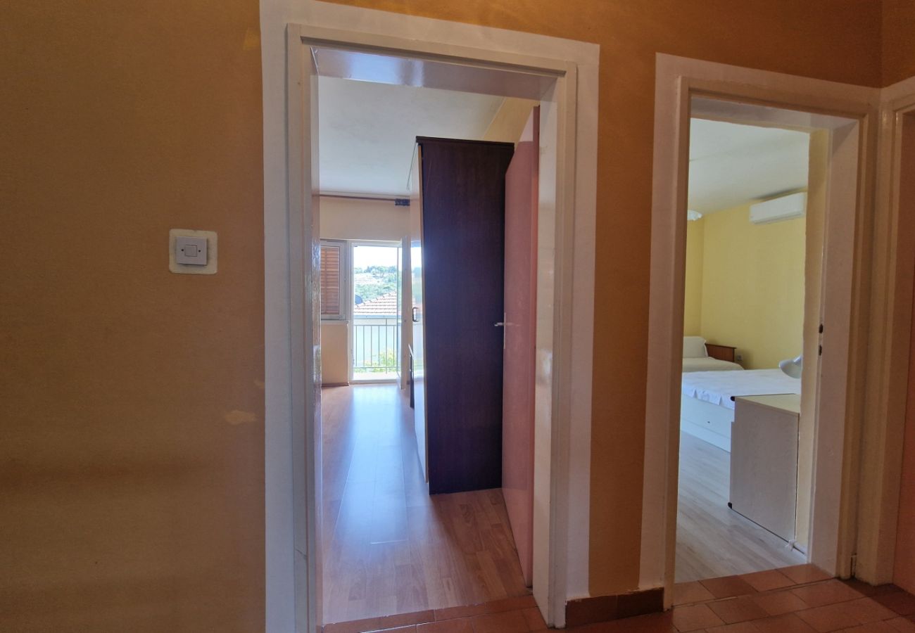 Apartment in Okrug Donji - Apartment in Okrug Donji with Seaview, Terrace, Air condition, WIFI (5136-1)