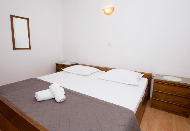 Apartment in Duce - Apartment in Duće with Seaview, Balcony, Air condition, WIFI (5146-6) Apartment in Duce - Apartment in Duće with Seaview, Balcony, Air condition, WIFI (5146-6)