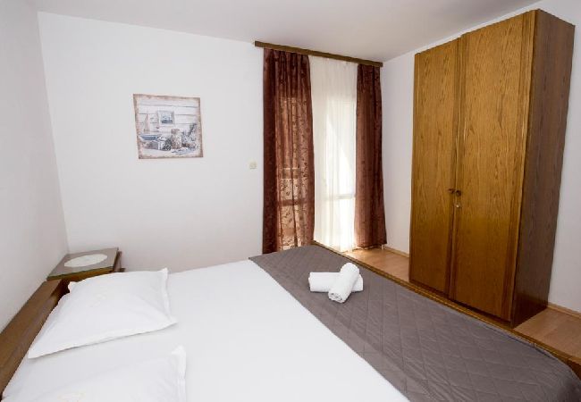 Apartment in Duce - Apartment in Duće with Seaview, Balcony, Air condition, WIFI (5146-6) Apartment in Duce - Apartment in Duće with Seaview, Balcony, Air condition, WIFI (5146-6)