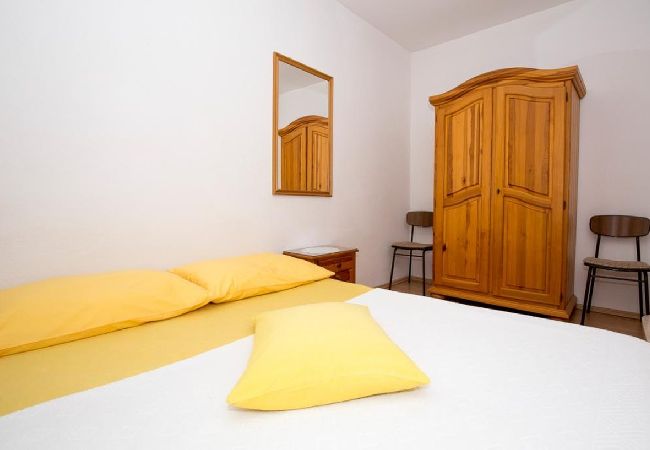 Apartment in Duce - Apartment in Duće with Seaview, Balcony, Air condition, WIFI (5146-6) Apartment in Duce - Apartment in Duće with Seaview, Balcony, Air condition, WIFI (5146-6)