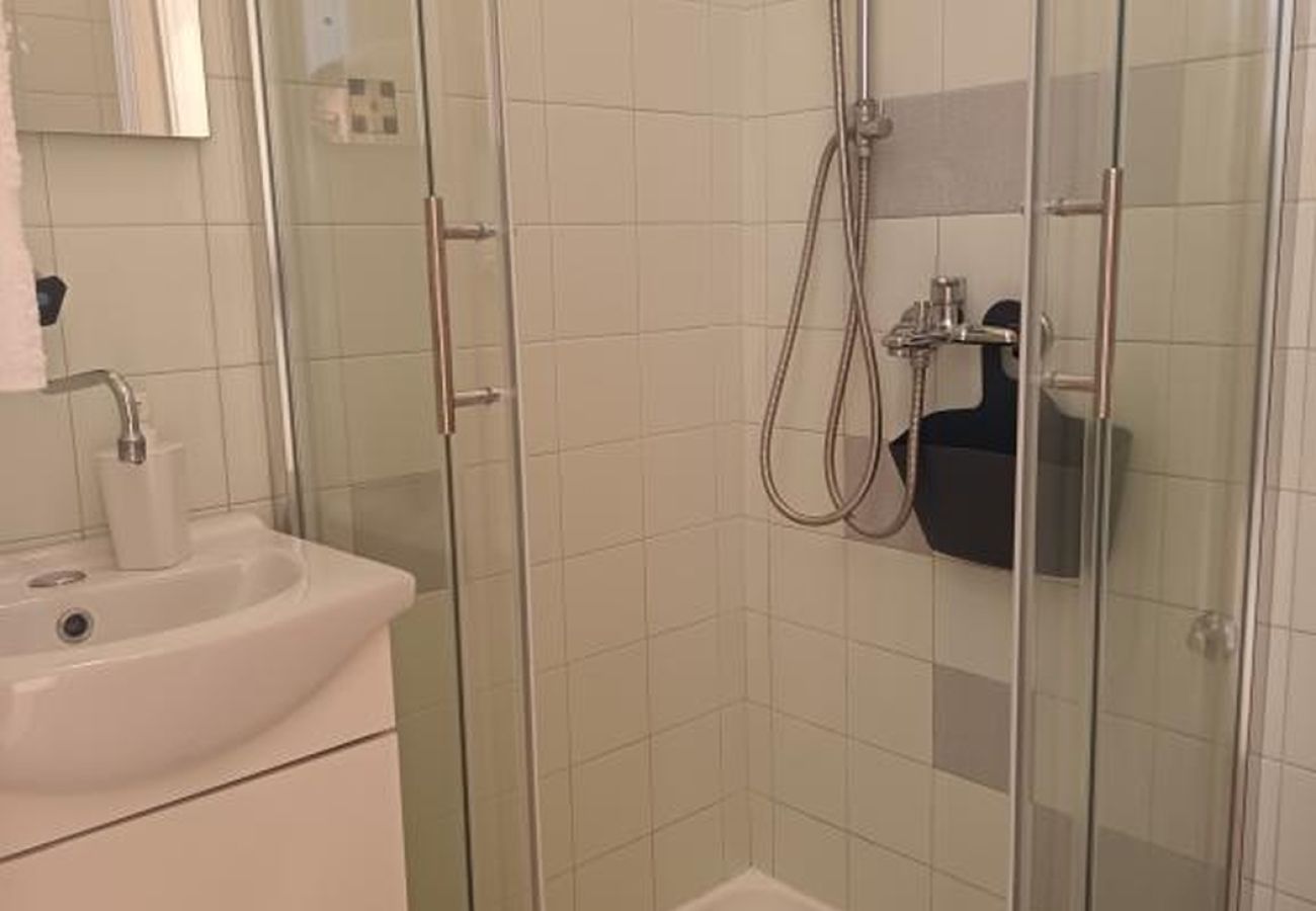 Apartment in Primošten - Apartment in Primošten with Seaview, Terrace, Air condition, WIFI (5155-1)