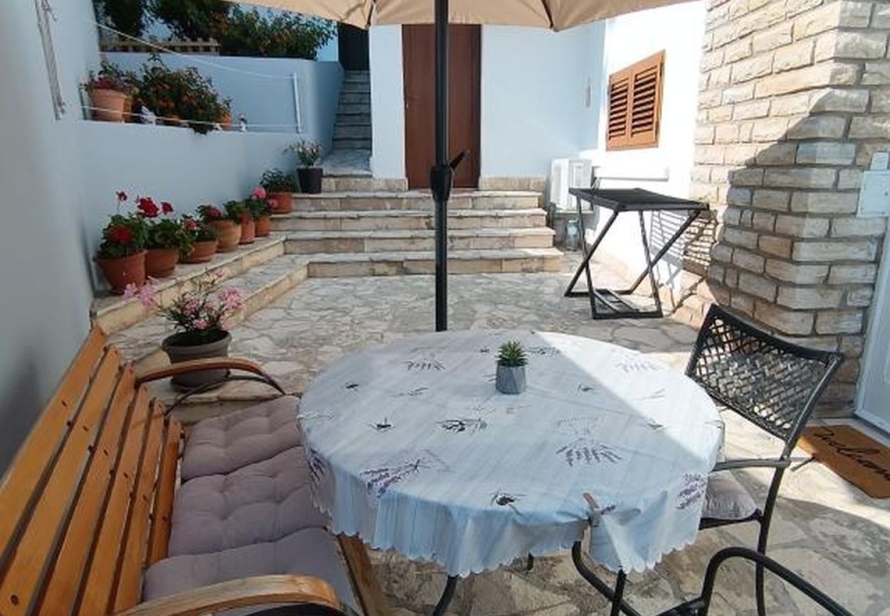 Apartment in Primošten - Apartment in Primošten with Seaview, Terrace, Air condition, WIFI (5155-1)