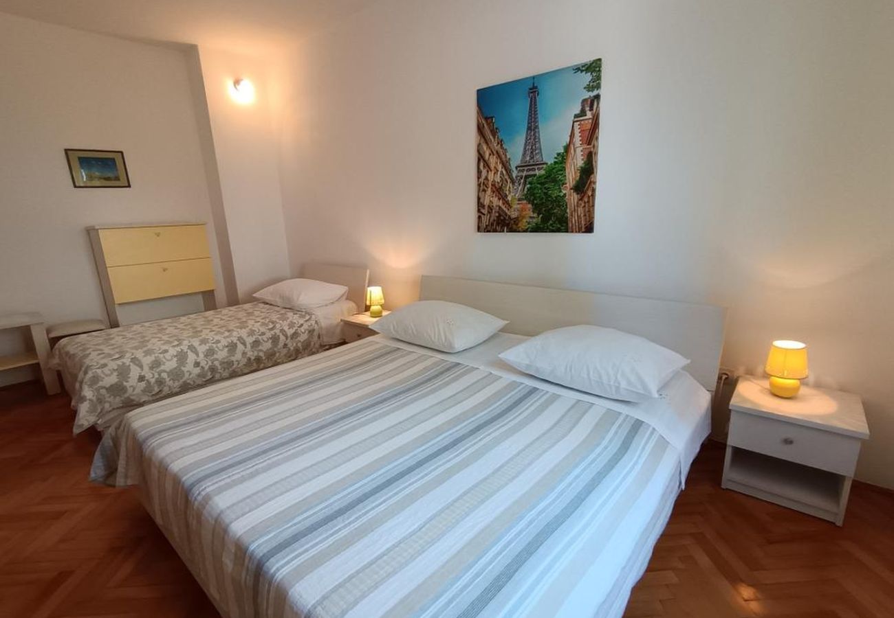 Apartment in Primošten - Apartment in Primošten with Seaview, Terrace, Air condition, WIFI (5155-1)