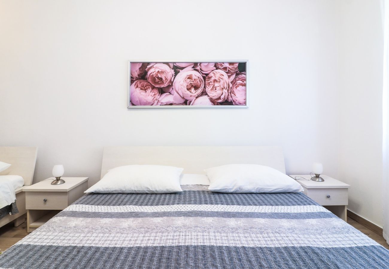 Apartment in Primošten - Apartment in Primošten with Seaview, Terrace, Air condition, WIFI (5155-1)