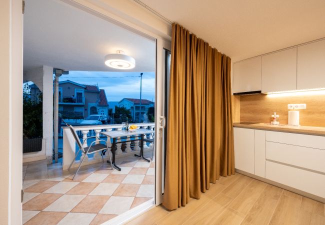 Studio in Mastrinka - Studio apartment in Mastrinka with Loggia, Air condition, WIFI (5159-2) Studio in Mastrinka - Studio apartment in Mastrinka with Loggia, Air condition, WIFI (5159-2)