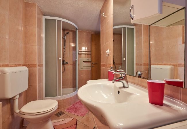 Studio in Mastrinka - Studio apartment in Mastrinka with Loggia, Air condition, WIFI, Washing machine (5159-1) Studio in Mastrinka - Studio apartment in Mastrinka with Loggia, Air condition, WIFI, Washing machine (5159-1)