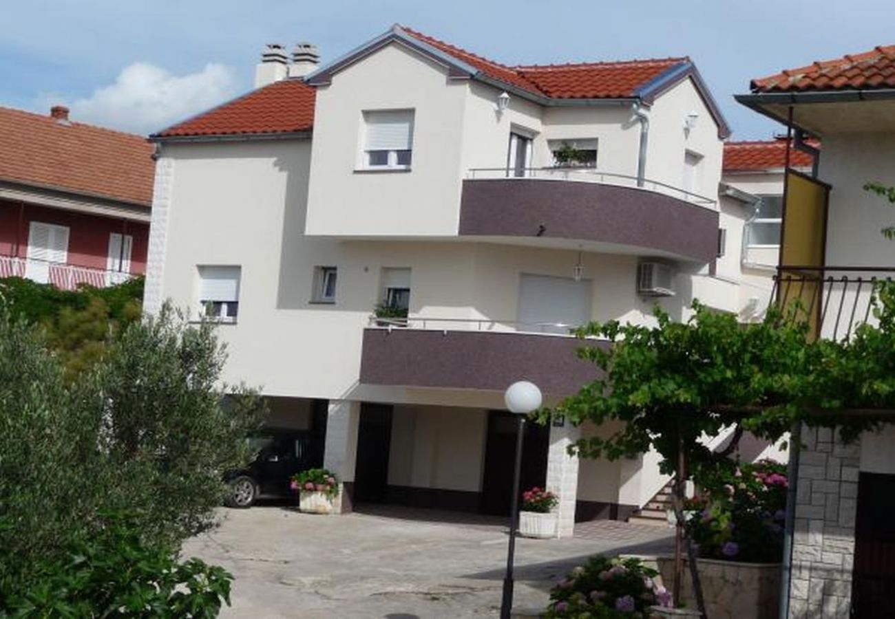 Apartment in Sibenik - Apartment in Brodarica with Seaview, Balcony, Air condition, WIFI (5183-1)