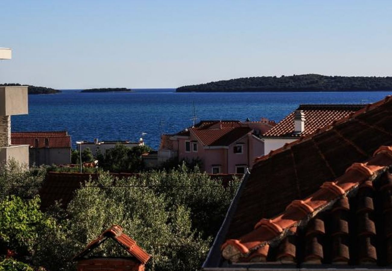 Apartment in Sibenik - Apartment in Brodarica with Seaview, Balcony, Air condition, WIFI (5183-1)