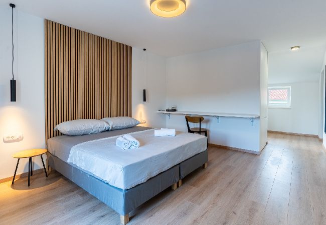 Rent by room in Cres - Room in Cres with Seaview, Balcony, Air condition, WIFI (4249-5) Rent by room in Cres - Room in Cres with Seaview, Balcony, Air condition, WIFI (4249-5)