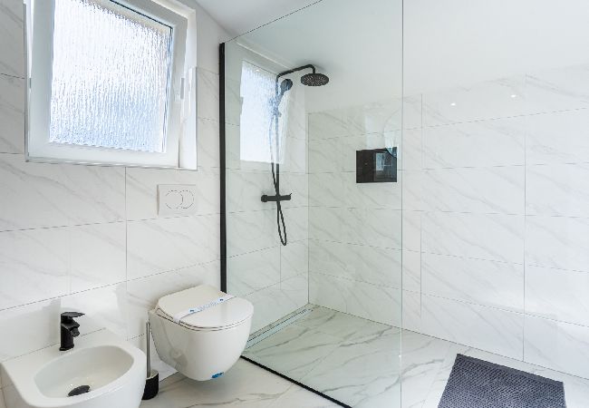 Rent by room in Cres - Room in Cres with Seaview, Balcony, Air condition, WIFI (4249-5) Rent by room in Cres - Room in Cres with Seaview, Balcony, Air condition, WIFI (4249-5)