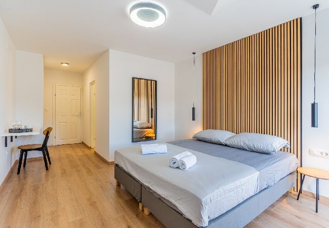 Rent by room in Cres - Room in Cres with Seaview, Balcony, Air condition, WIFI (4249-4) Rent by room in Cres - Room in Cres with Seaview, Balcony, Air condition, WIFI (4249-4)