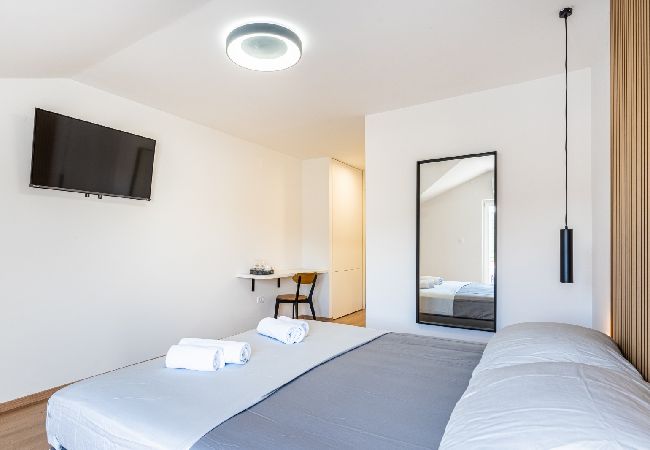 Rent by room in Cres - Room in Cres with Seaview, Balcony, Air condition, WIFI (4249-4) Rent by room in Cres - Room in Cres with Seaview, Balcony, Air condition, WIFI (4249-4)