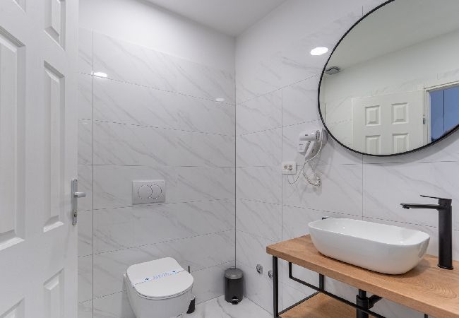 Rent by room in Cres - Room in Cres with Seaview, Balcony, Air condition, WIFI (4249-4) Rent by room in Cres - Room in Cres with Seaview, Balcony, Air condition, WIFI (4249-4)