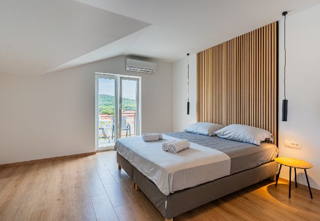 Rent by room in Cres - Room in Cres with Seaview, Balcony, Air condition, WIFI (4249-6) Rent by room in Cres - Room in Cres with Seaview, Balcony, Air condition, WIFI (4249-6)