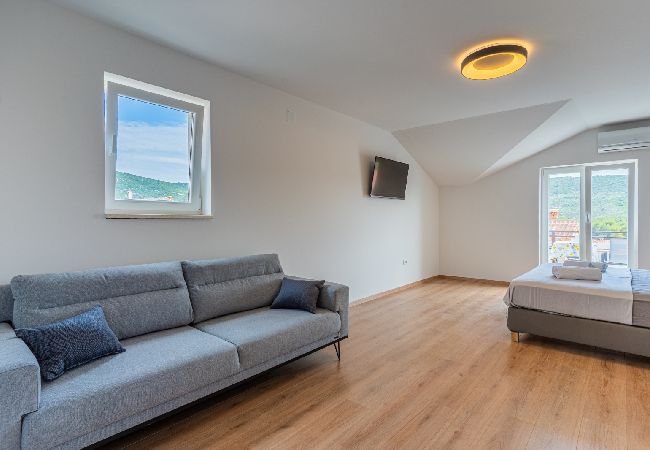 Rent by room in Cres - Room in Cres with Seaview, Balcony, Air condition, WIFI (4249-6) Rent by room in Cres - Room in Cres with Seaview, Balcony, Air condition, WIFI (4249-6)