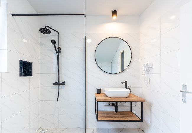 Rent by room in Cres - Room in Cres with Seaview, Balcony, Air condition, WIFI (4249-6) Rent by room in Cres - Room in Cres with Seaview, Balcony, Air condition, WIFI (4249-6)