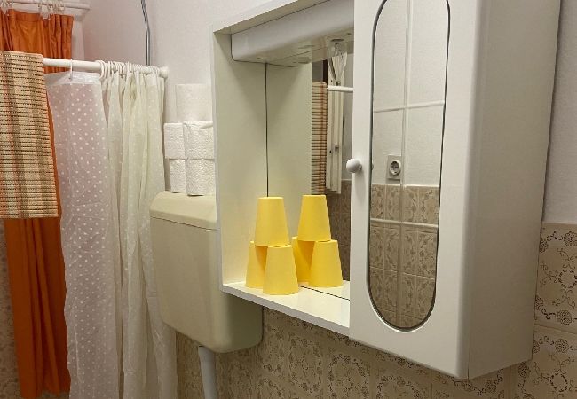 Rent by room in Sukošan - Room in Sukošan with Balcony, Air condition, WIFI (5188-1) Rent by room in Sukošan - Room in Sukošan with Balcony, Air condition, WIFI (5188-1)