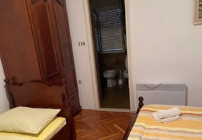 Rent by room in Sukošan - Room in Sukošan with Balcony, Air condition, WIFI (5188-2) Rent by room in Sukošan - Room in Sukošan with Balcony, Air condition, WIFI (5188-2)