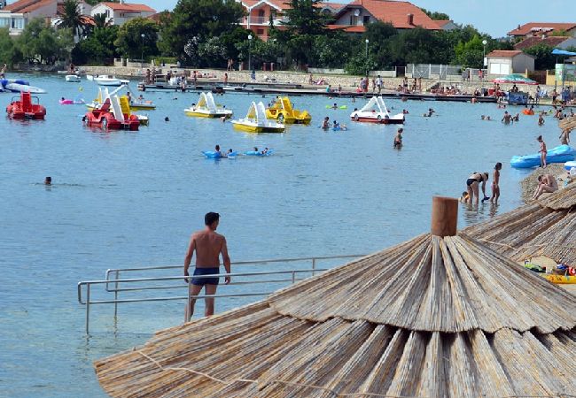 Rent by room in Sukošan - Room in Sukošan with Balcony, Air condition, WIFI (5188-2) Rent by room in Sukošan - Room in Sukošan with Balcony, Air condition, WIFI (5188-2)