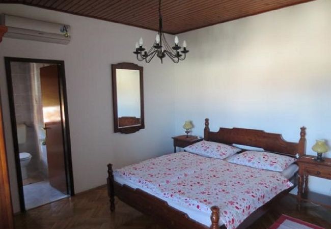 Rent by room in Sukošan - Room in Sukošan with Balcony, Air condition, WIFI (5188-4) Rent by room in Sukošan - Room in Sukošan with Balcony, Air condition, WIFI (5188-4)