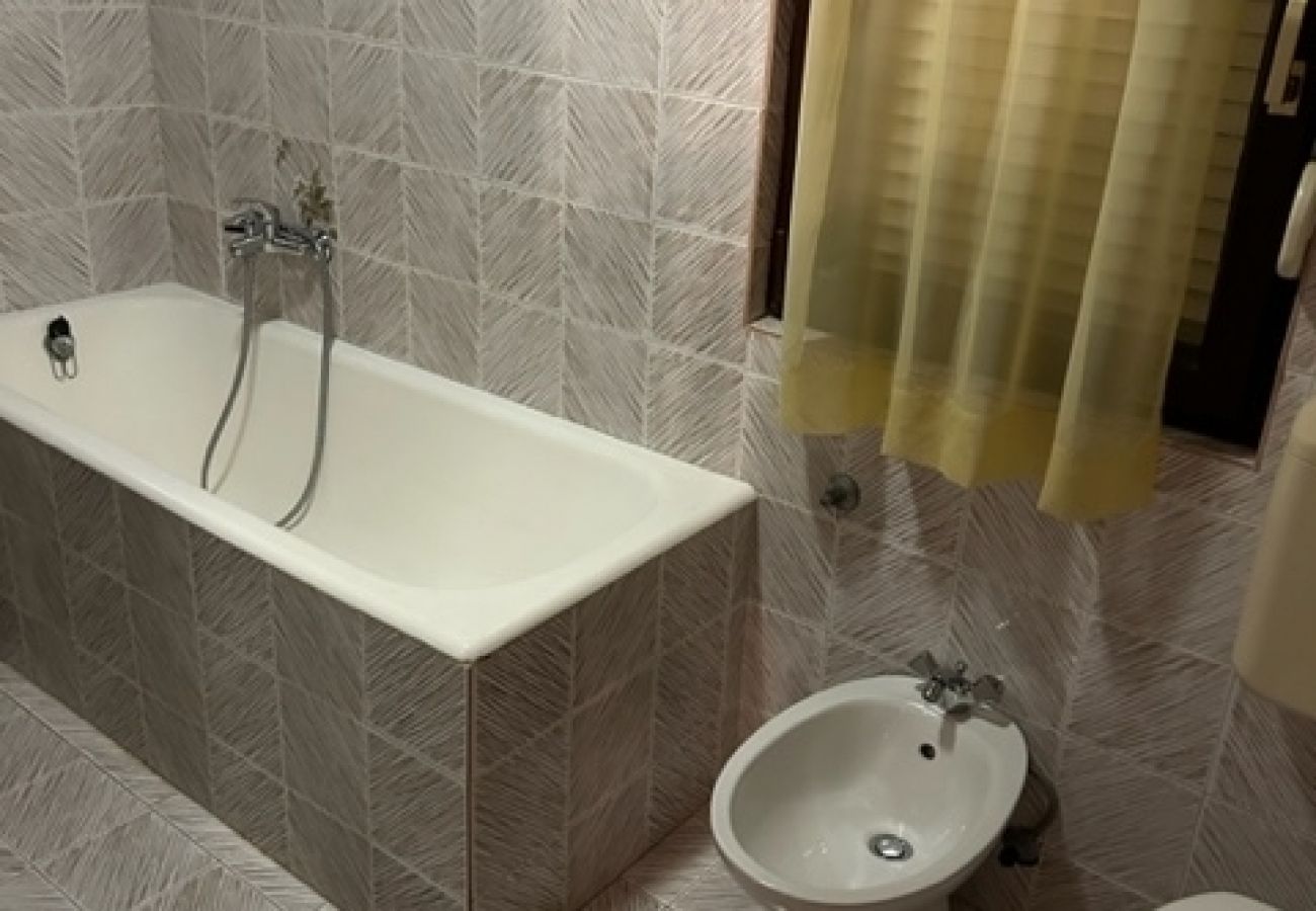 Rent by room in Sukošan - Room in Sukošan with Balcony, Air condition, WIFI (5188-4)