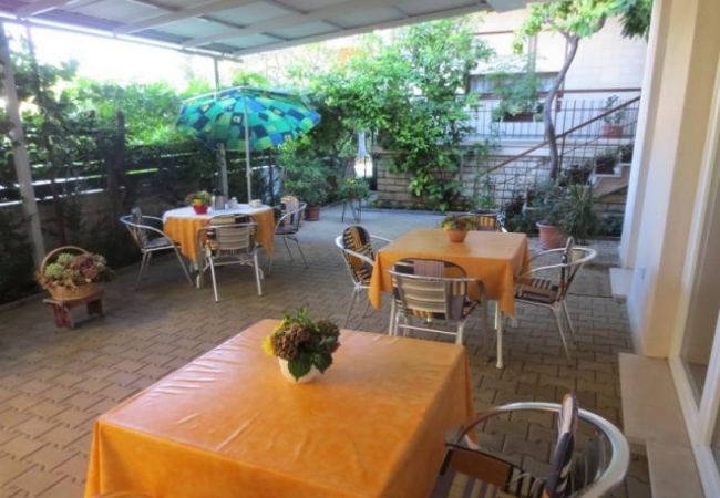 Rent by room in Sukošan - Room in Sukošan with Balcony, Air condition, WIFI (5188-7) Rent by room in Sukošan - Room in Sukošan with Balcony, Air condition, WIFI (5188-7)
