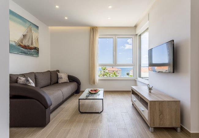 Apartment in Podstrana - Apartment in Podstrana-Sv.Martin with Seaview, Balcony, Air condition, WIFI (4777-3) Apartment in Podstrana - Apartment in Podstrana-Sv.Martin with Seaview, Balcony, Air condition, WIFI (4777-3)