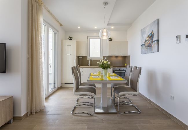 Apartment in Podstrana - Apartment in Podstrana-Sv.Martin with Seaview, Balcony, Air condition, WIFI (4777-3) Apartment in Podstrana - Apartment in Podstrana-Sv.Martin with Seaview, Balcony, Air condition, WIFI (4777-3)